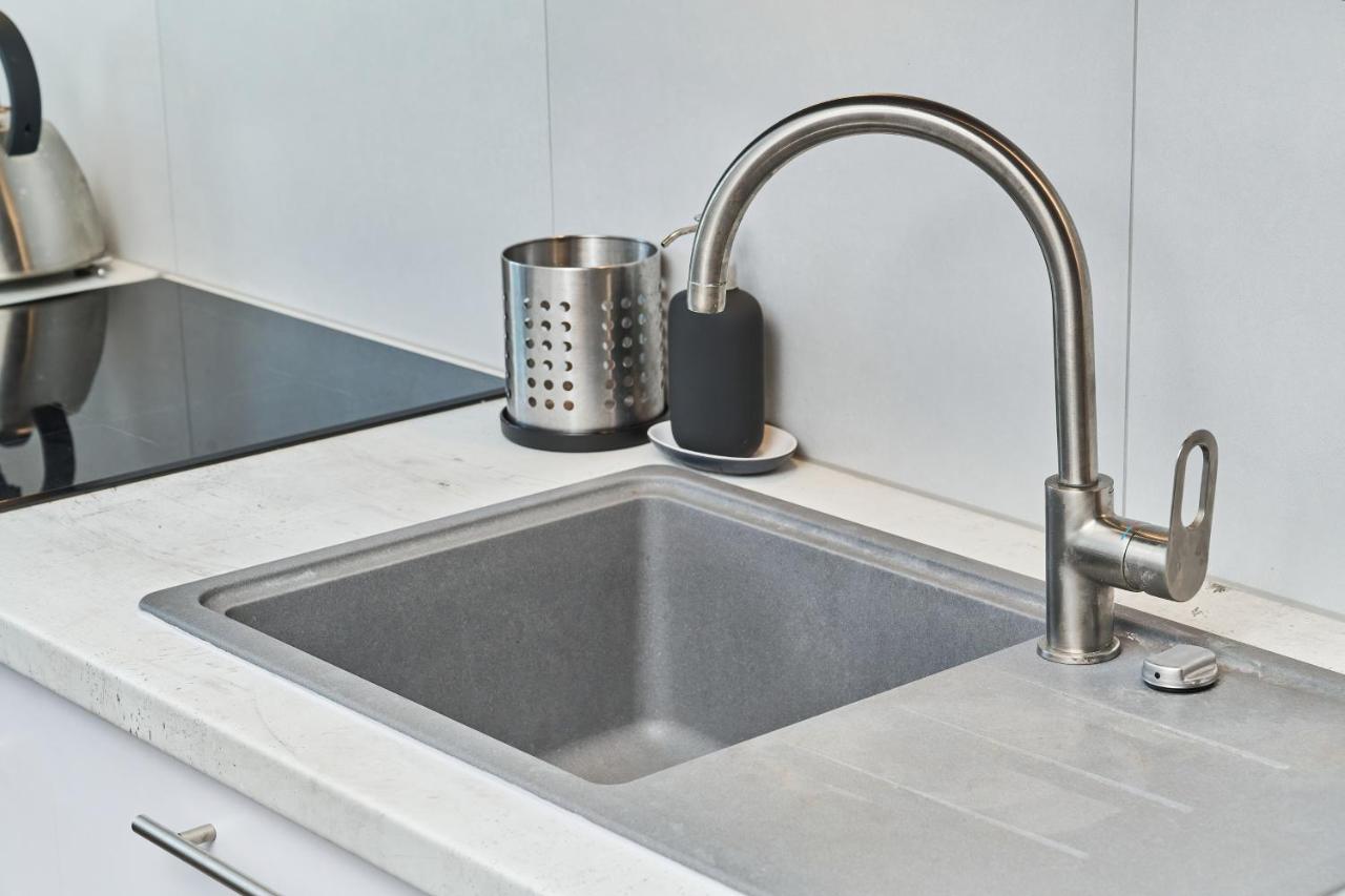 Nowa Teczowa Apartments Promenada Staromiejska By Noclegi Renters Wrocław Eksteriør billede